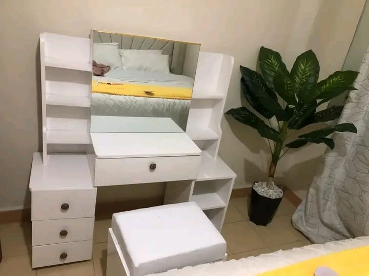 Modern Dressing Table with Mirror - Image 4