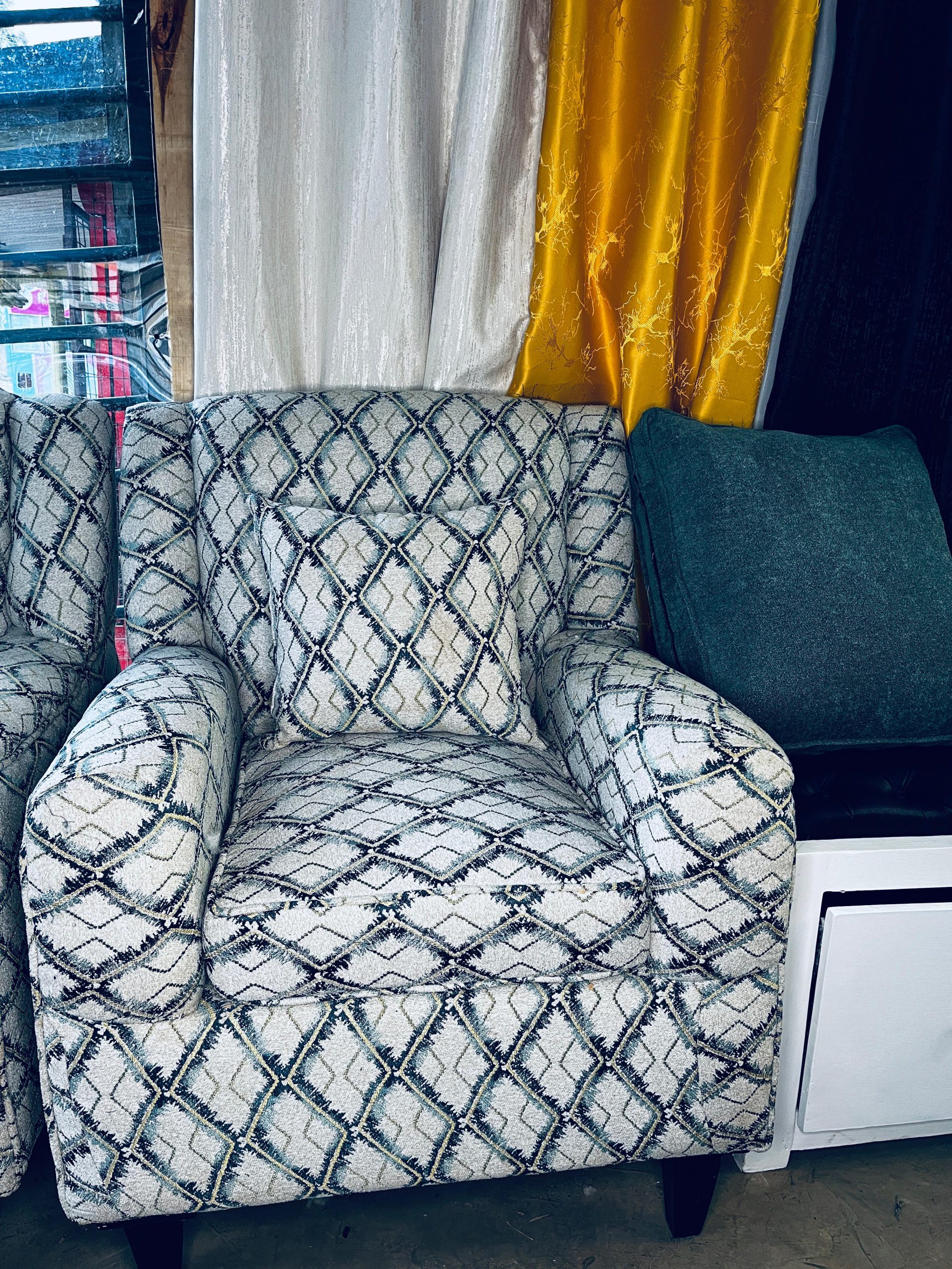 Affordable accent chairs Kenya - Image 3